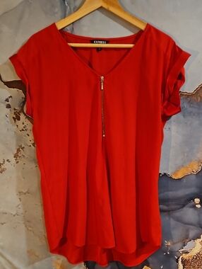 Express Red V-Neck Short Sleeve Blouse with Front Zip